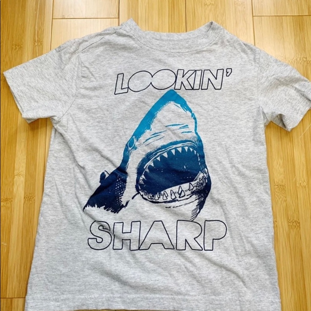 VGUC Crazy 8’s Shark t shirt